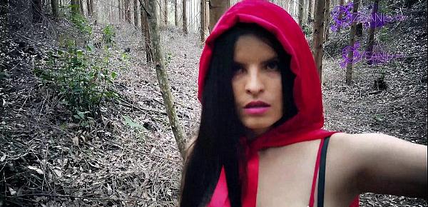  Caperucita Roja Tatiana Morales se pierde en bosque y se la come el lobo halloween especial